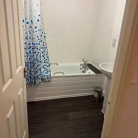 Konukevi Superking Bedroom Near Cook Hospital Middlesbrough