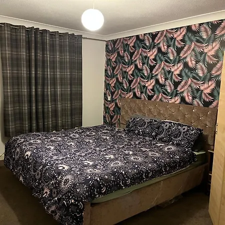 Superking Bedroom Near Cook Hospital *